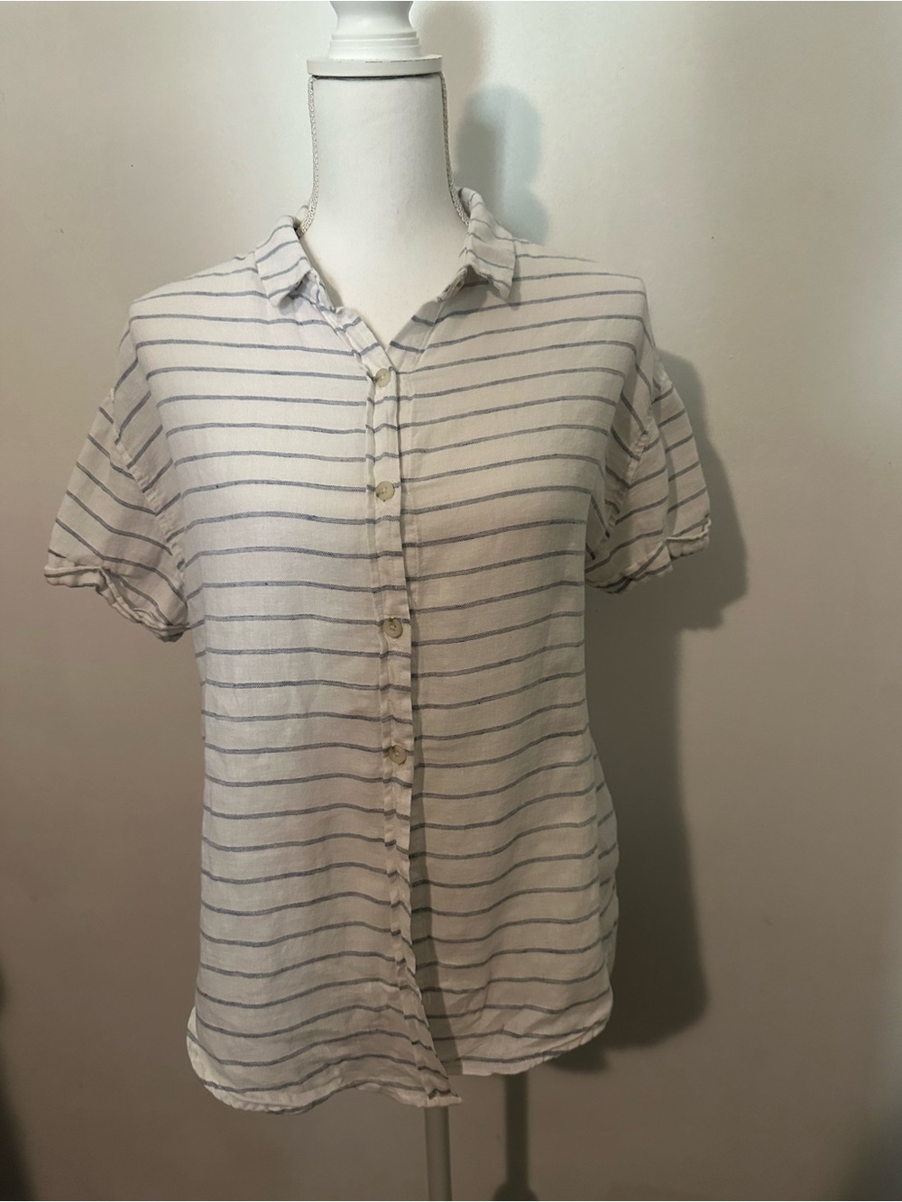 Universal Thread White Button-Down Top with Light Blue Stripes